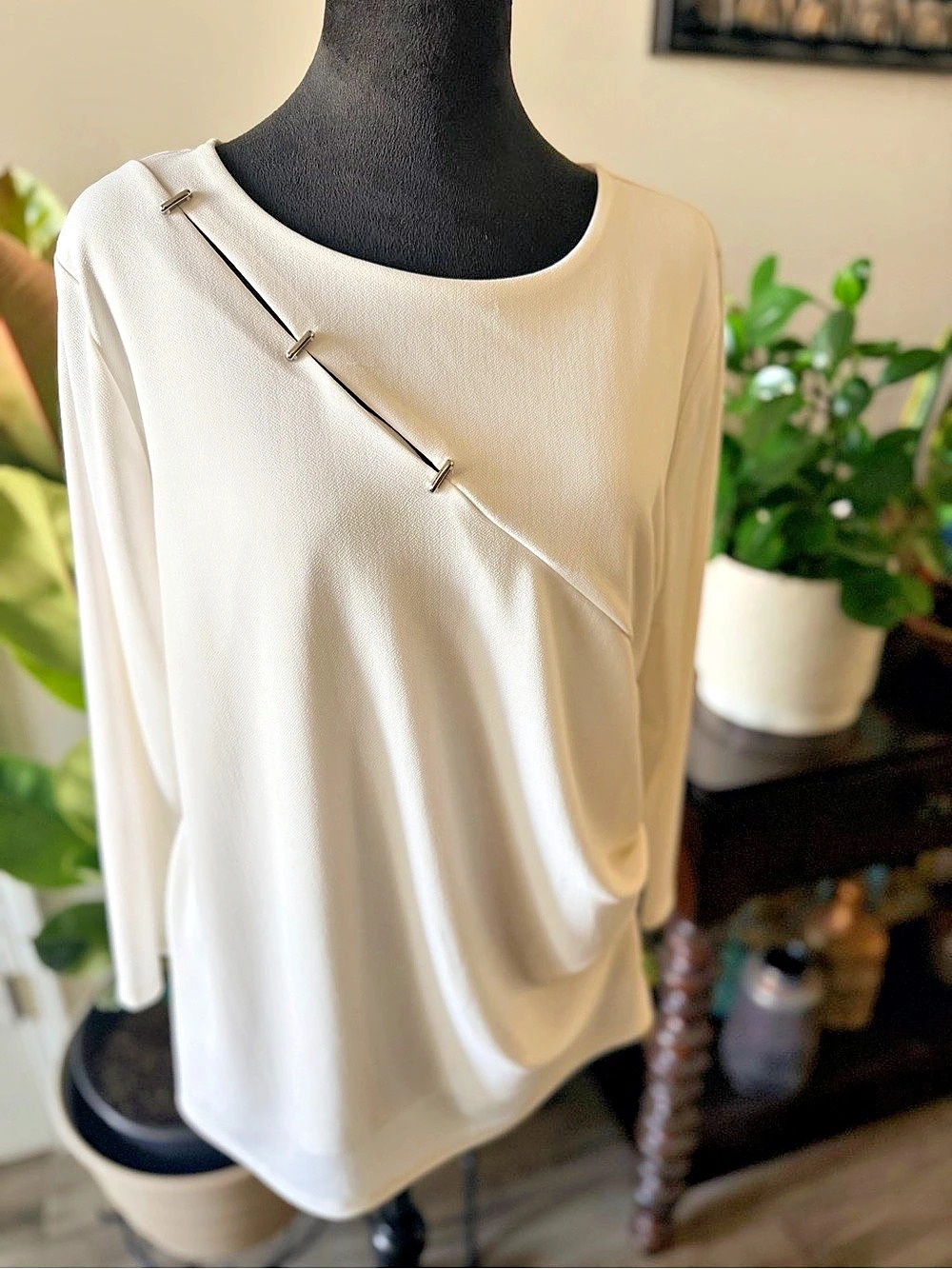 Calvin Klein Long Sleeve Top in White with silver hardware. Large Like New